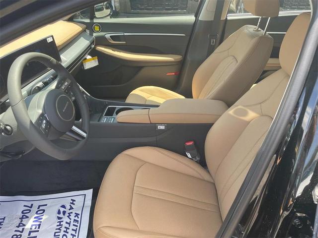 Photo of 2025 Black Hyundai SONATA Hybrid
