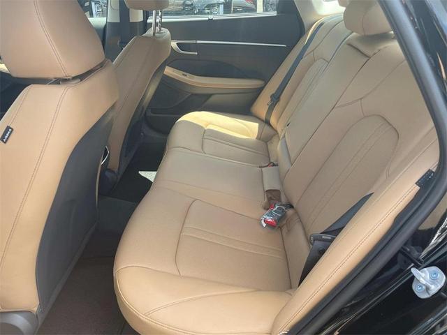 Photo of 2025 Black Hyundai SONATA Hybrid