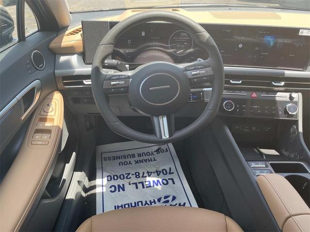 Photo of 2025 Black Hyundai SONATA Hybrid