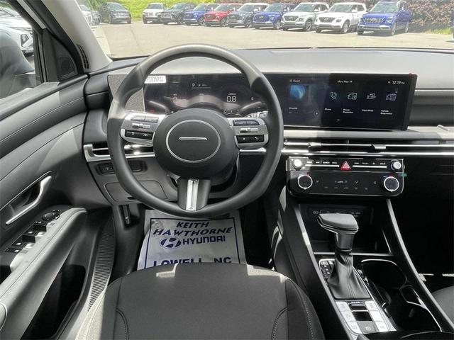 Photo of 2025 Shimmering Silver Hyundai TUCSON
