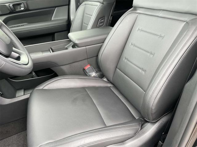 Photo of 2025 Phantom Black Hyundai SANTA FE HEV