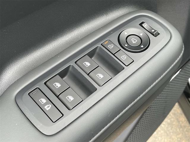 Photo of 2025 Phantom Black Hyundai SANTA FE HEV