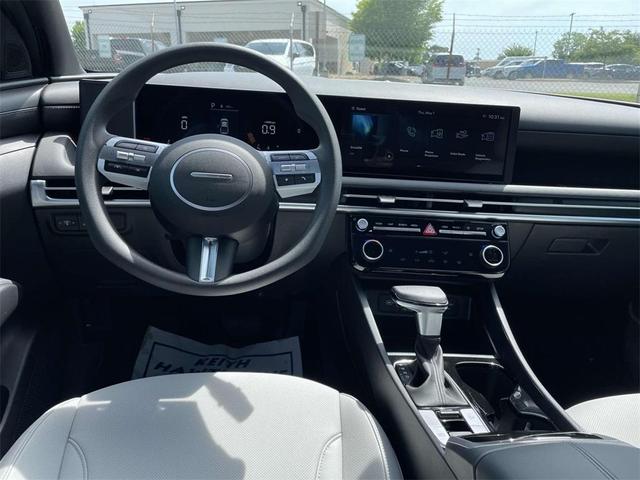 Photo of 2025 Phantom Black Hyundai SANTA CRUZ