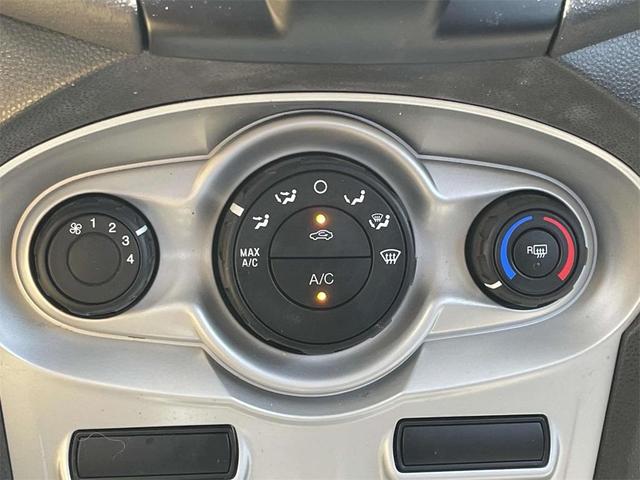 Photo of 2019 Oxford White Ford Fiesta