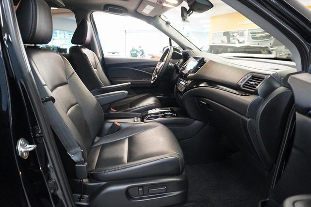 Photo of 2019 Black Honda Pilot