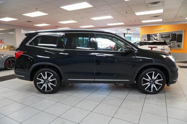 Photo of 2019 Black Honda Pilot