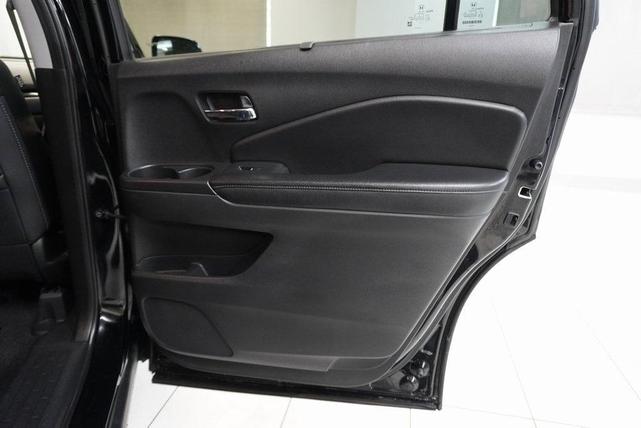 Photo of 2019 Black Honda Pilot
