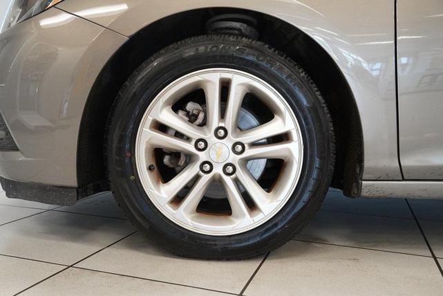 Photo of 2018 Pepperdust Metallic Chevrolet Cruze