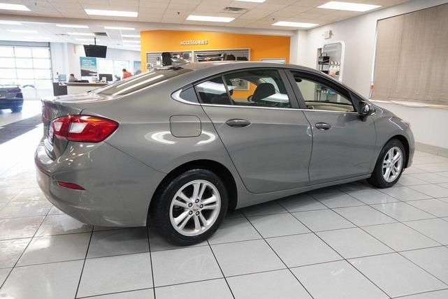Photo of 2018 Pepperdust Metallic Chevrolet Cruze