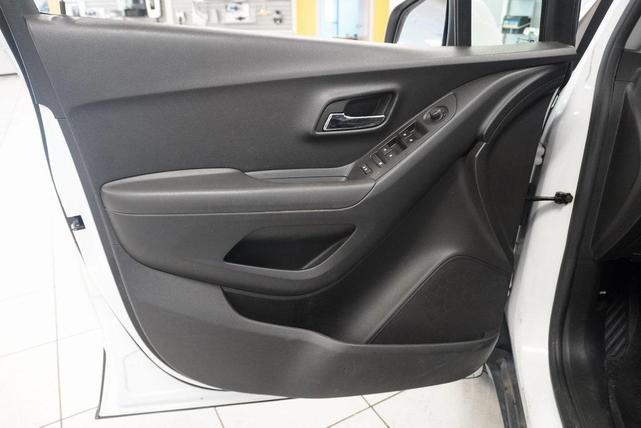 Photo of 2020 Summit White Chevrolet Trax