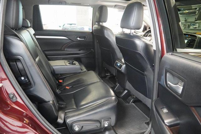 Photo of 2015 Red Toyota Highlander