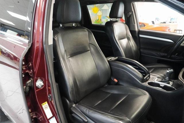 Photo of 2015 Red Toyota Highlander