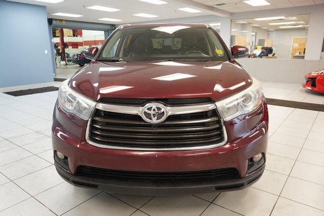 Photo of 2015 Red Toyota Highlander