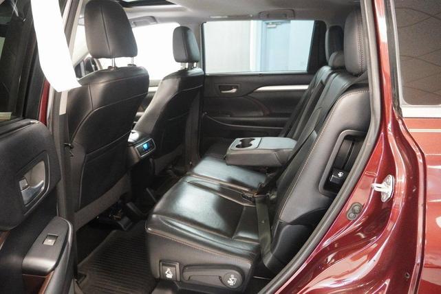 Photo of 2015 Red Toyota Highlander