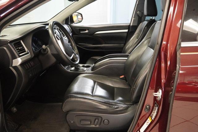 Photo of 2015 Red Toyota Highlander