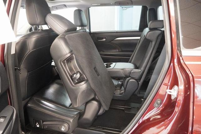 Photo of 2015 Red Toyota Highlander
