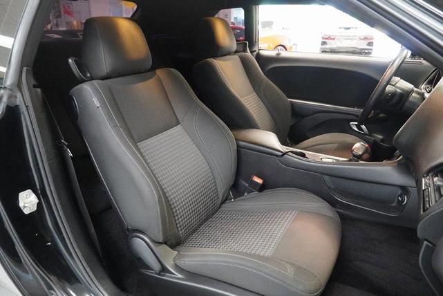 Photo of 2016 Pitch Black Clearcoat Dodge Challenger
