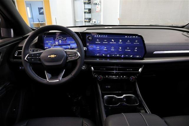 Photo of 2026 Mosaic Black Metallic Chevrolet Traverse