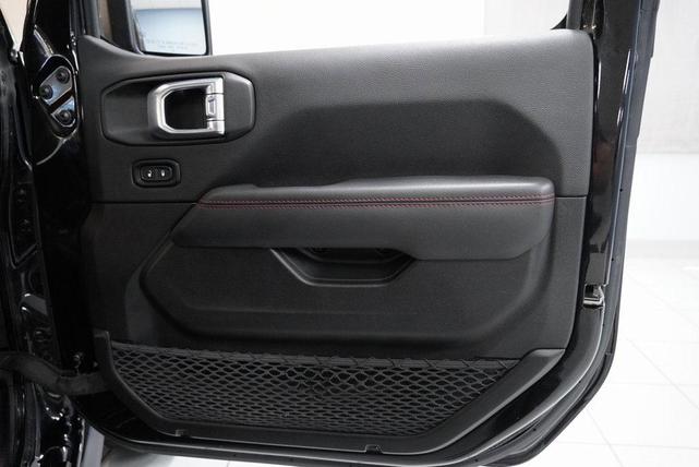 Photo of 2021 Black Clearcoat Jeep Gladiator