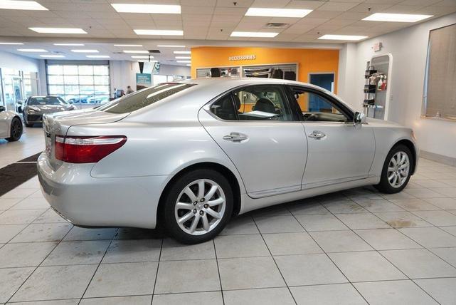 Photo of 2009 Silver Lexus LS 460