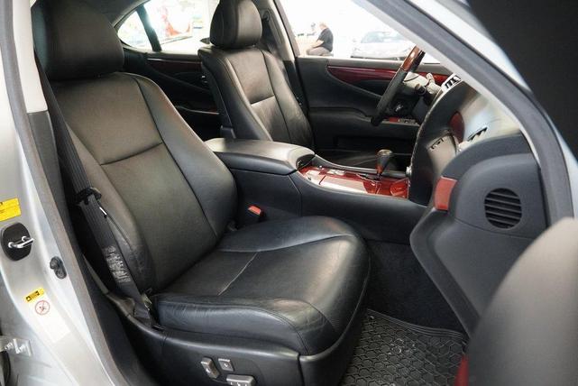 Photo of 2009 Silver Lexus LS 460