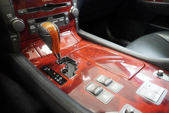 Photo of 2009 Silver Lexus LS 460