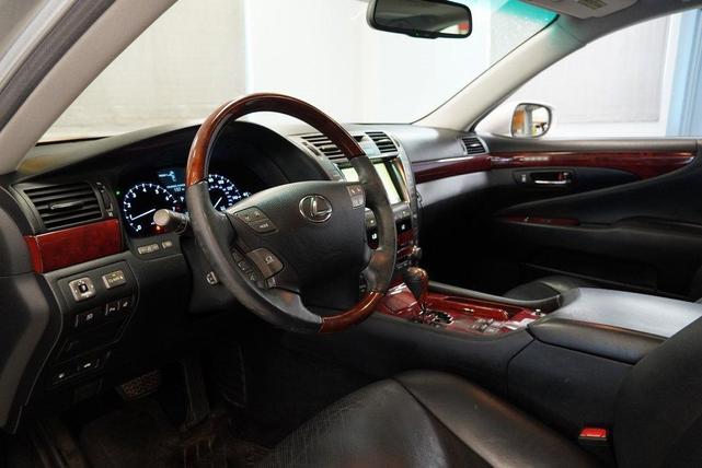 Photo of 2009 Silver Lexus LS 460