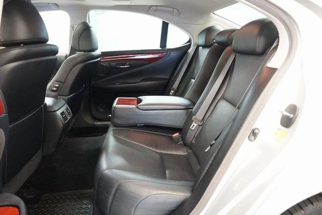 Photo of 2009 Silver Lexus LS 460
