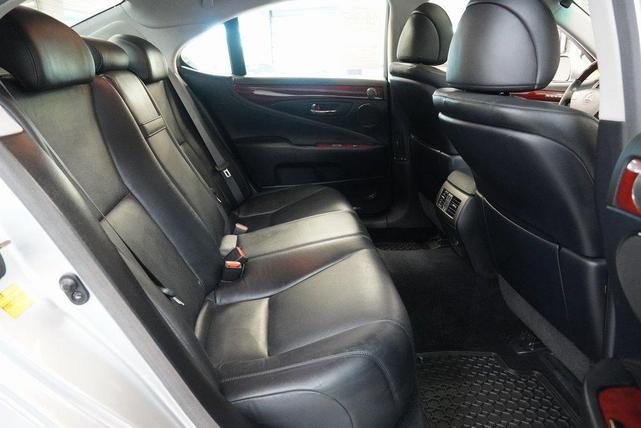 Photo of 2009 Silver Lexus LS 460