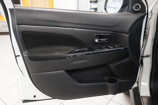 Photo of 2015 White Mitsubishi Outlander Sport