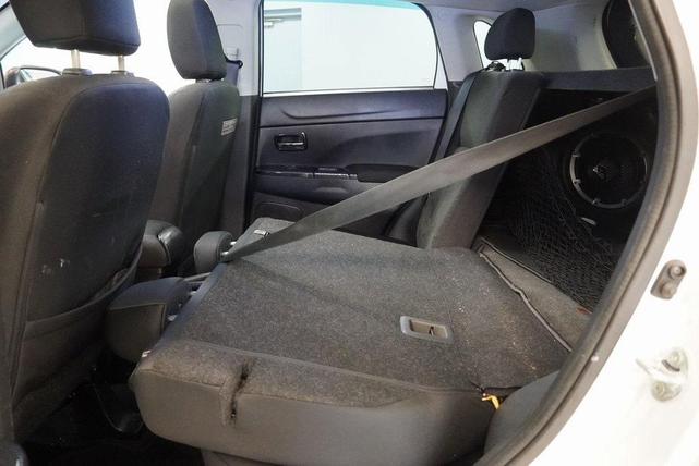 Photo of 2015 White Mitsubishi Outlander Sport