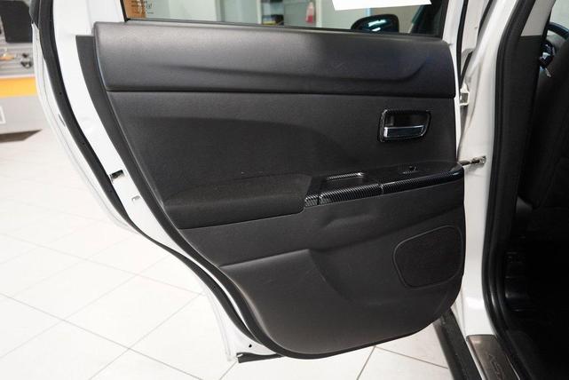 Photo of 2015 White Mitsubishi Outlander Sport