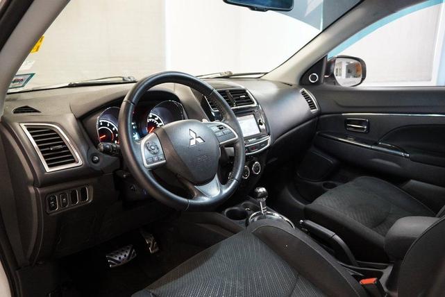 Photo of 2015 White Mitsubishi Outlander Sport