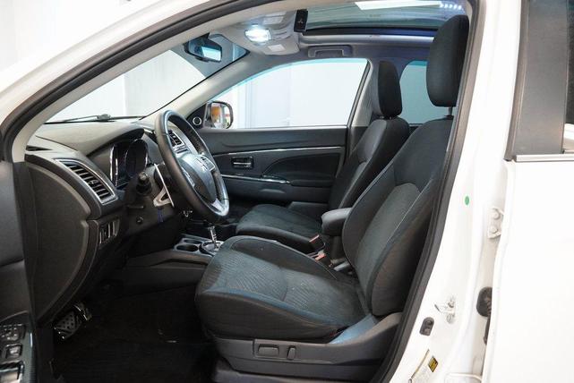 Photo of 2015 White Mitsubishi Outlander Sport