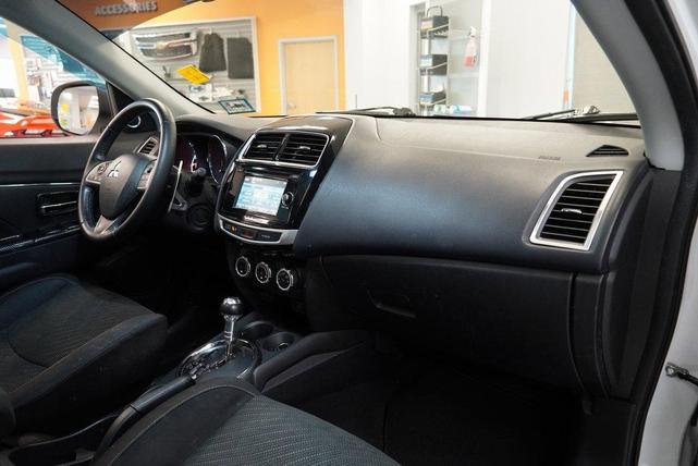 Photo of 2015 White Mitsubishi Outlander Sport