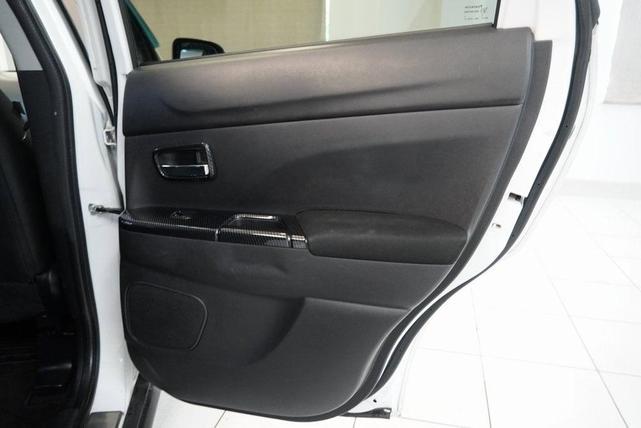 Photo of 2015 White Mitsubishi Outlander Sport