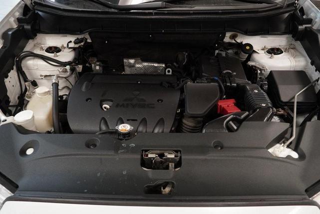 Photo of 2015 White Mitsubishi Outlander Sport