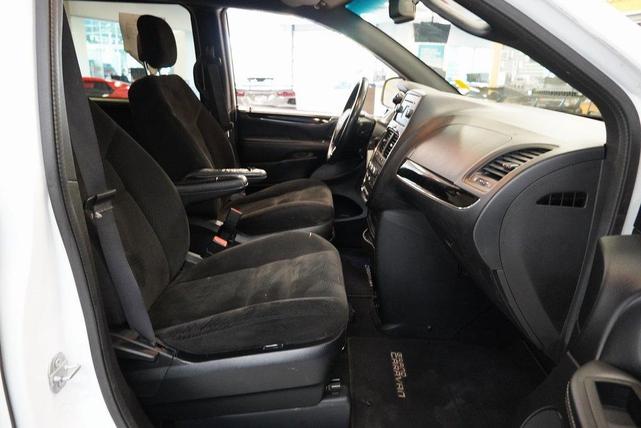 Photo of 2016 Bright White Clearcoat Dodge Grand Caravan