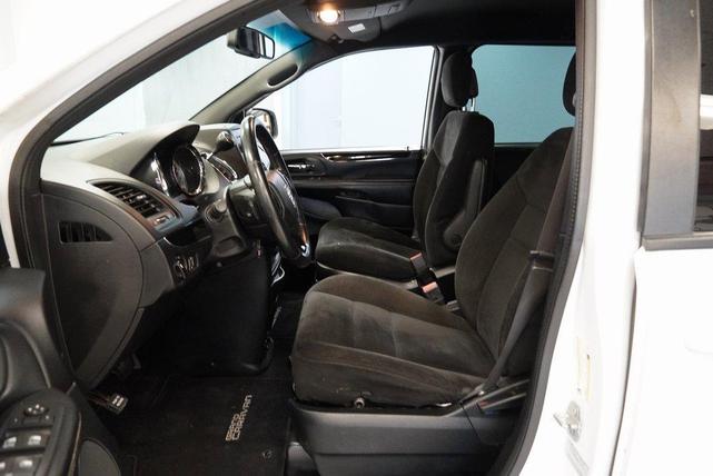 Photo of 2016 Bright White Clearcoat Dodge Grand Caravan