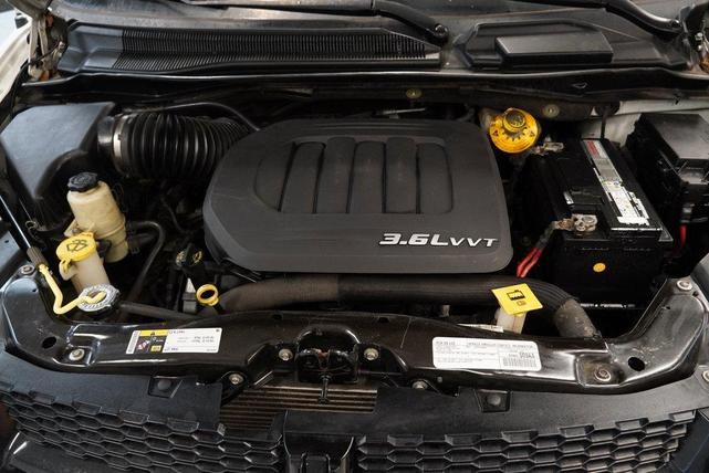 Photo of 2016 Bright White Clearcoat Dodge Grand Caravan