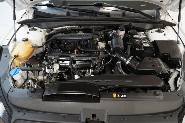 Photo of 2023 Glacial White Pearl Kia K5