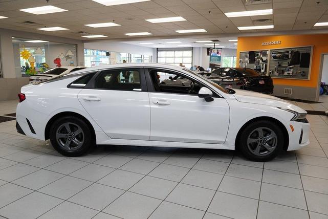 Photo of 2023 Glacial White Pearl Kia K5
