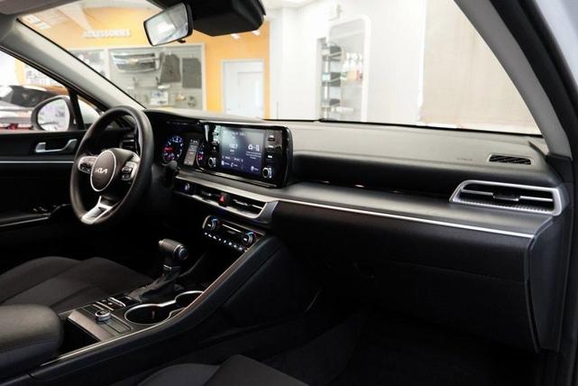 Photo of 2023 Glacial White Pearl Kia K5