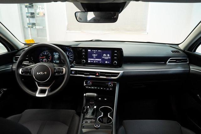 Photo of 2023 Glacial White Pearl Kia K5