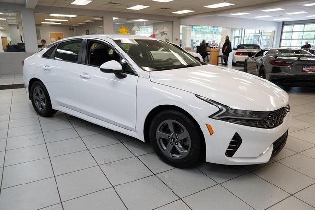 Photo of 2023 Glacial White Pearl Kia K5