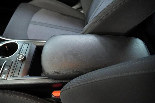 Photo of 2023 Glacial White Pearl Kia K5