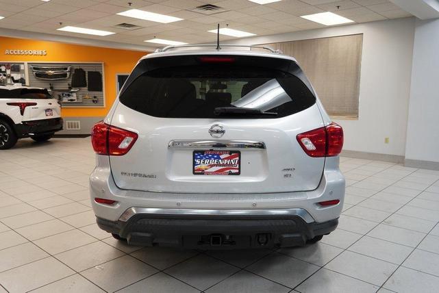 Photo of 2018 Brilliant Silver Metallic Nissan Pathfinder