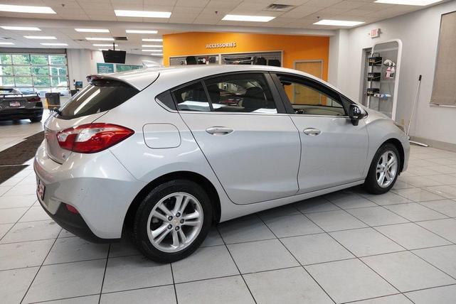Photo of 2017 Silver Ice Metallic Chevrolet Cruze