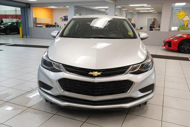 Photo of 2017 Silver Ice Metallic Chevrolet Cruze