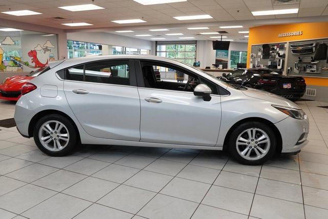 Photo of 2017 Silver Ice Metallic Chevrolet Cruze